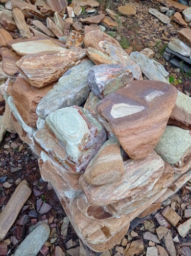 Златолит жёлтый, жёлто-зелёный глыбки и валуны для ланшафтного дизайна купить в Ялуторовске