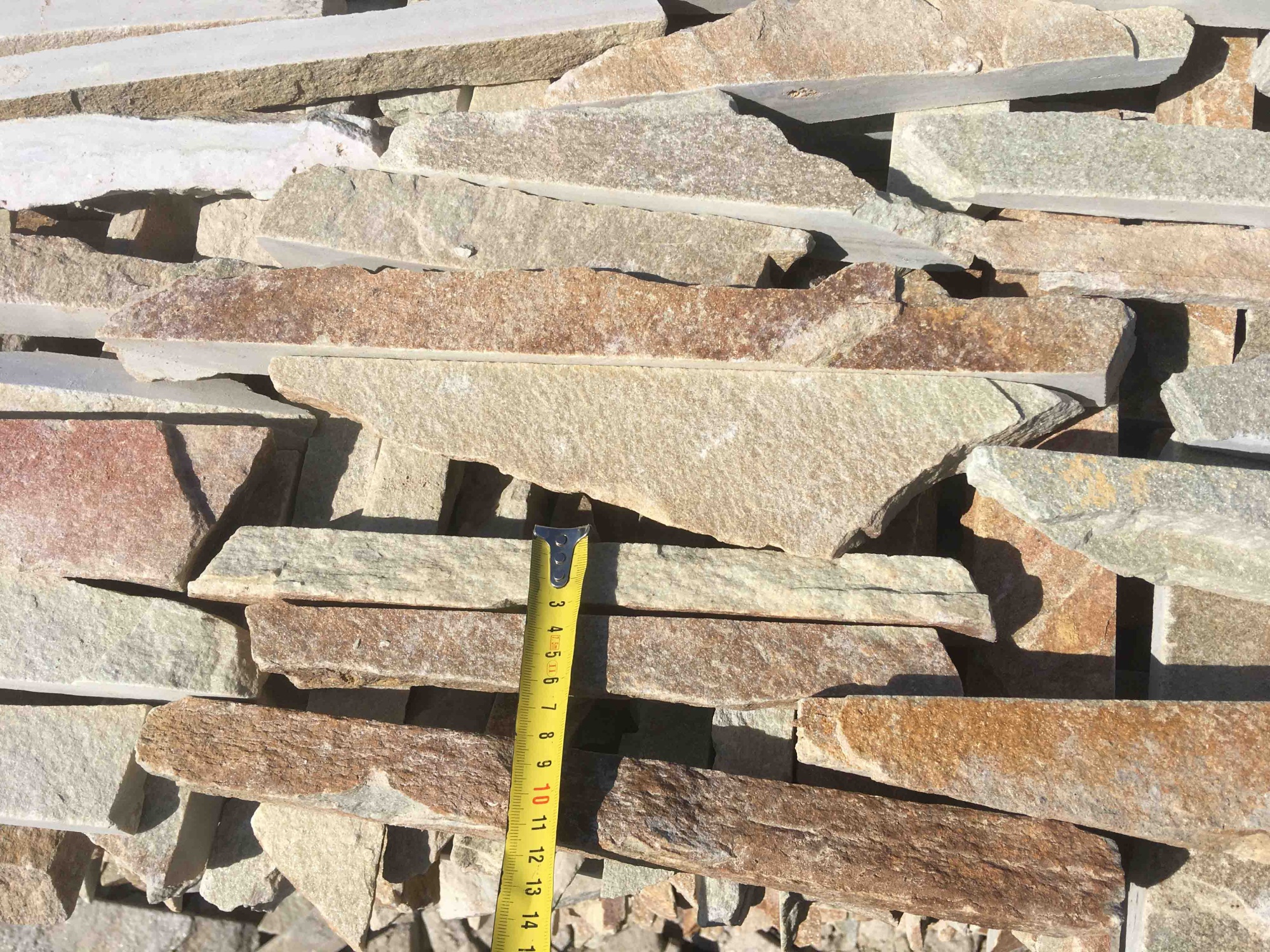 Горбушка златолит золотистый для облицовки купить в Ялуторовске