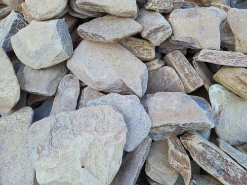 Златолит жёлтый, жёлто-зелёный глыбки и валуны для ланшафтного дизайна купить в Ялуторовске