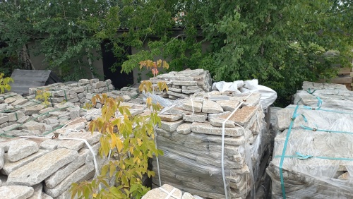 Плитняк галтованный гранитный для ландшафтного дизайна купить в Ялуторовске