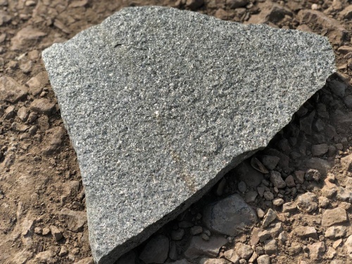 Плитняк златолит Уральский для цоколя, отмостки купить в Ялуторовске