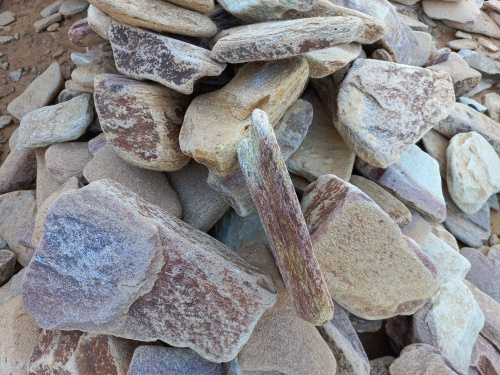 Златолит жёлтый, жёлто-зелёный глыбки и валуны для ланшафтного дизайна купить в Ялуторовске