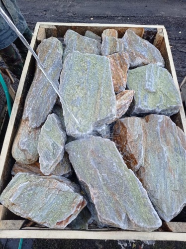 Златолит жёлтый, жёлто-зелёный глыбки и валуны для ланшафтного дизайна купить в Ялуторовске