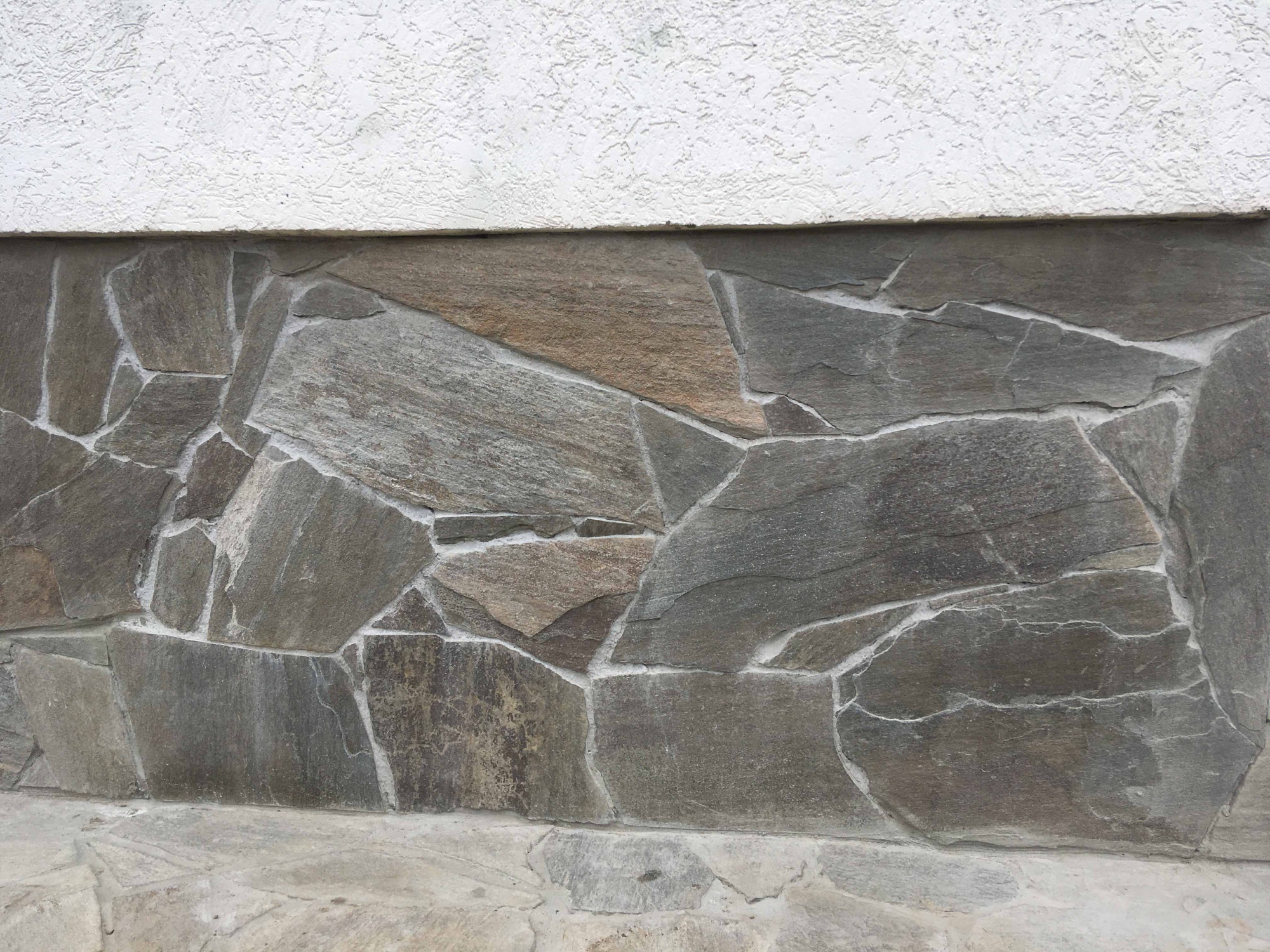 Плитняк златолит Уральский для цоколя, отмостки купить в Ялуторовске