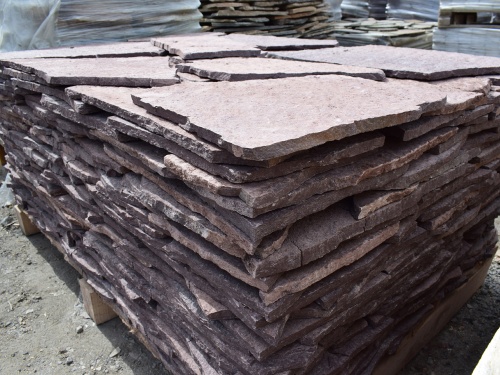 Плитняк лемезит бордовый для облицовки цоколя 20-25 мм  купить в Ялуторовске