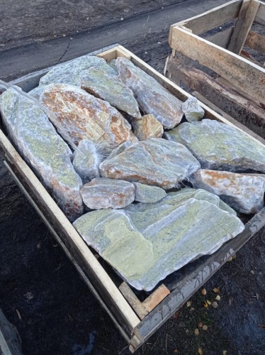 Златолит жёлтый, жёлто-зелёный глыбки и валуны для ланшафтного дизайна купить в Ялуторовске