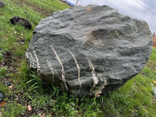 Гигантские зелёные валуны для ландшафтного дизайна весом более 5 тонн купить в Ялуторовске