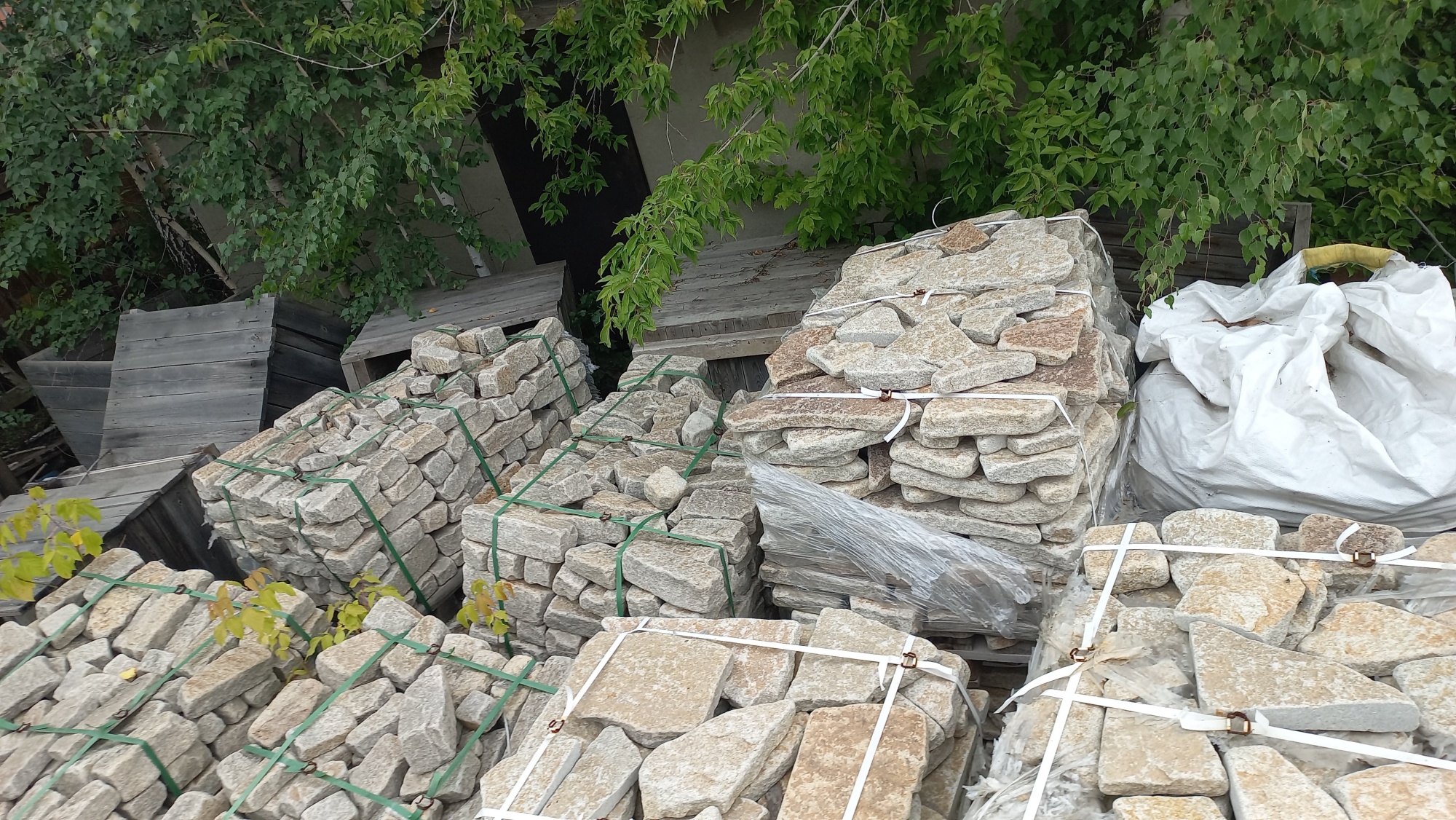 Плитняк гранитный галтованный купить в Ялуторовске