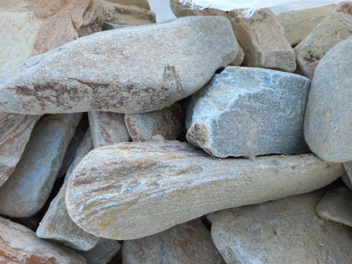 Златолит жёлтый, жёлто-зелёный глыбки и валуны для ланшафтного дизайна купить в Ялуторовске