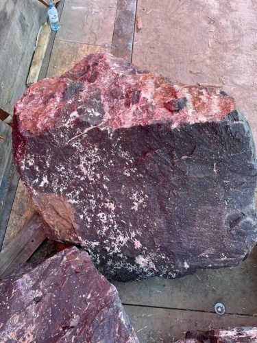 Камни для ландшафтного дизайна красно-фиолетовые 10-60 килограмм купить в Ялуторовске