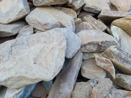 Златолит жёлтый, жёлто-зелёный глыбки и валуны для ланшафтного дизайна купить в Ялуторовске