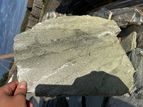 Плитняк златолит зелёный для цоколя, отмостки купить в Ялуторовске