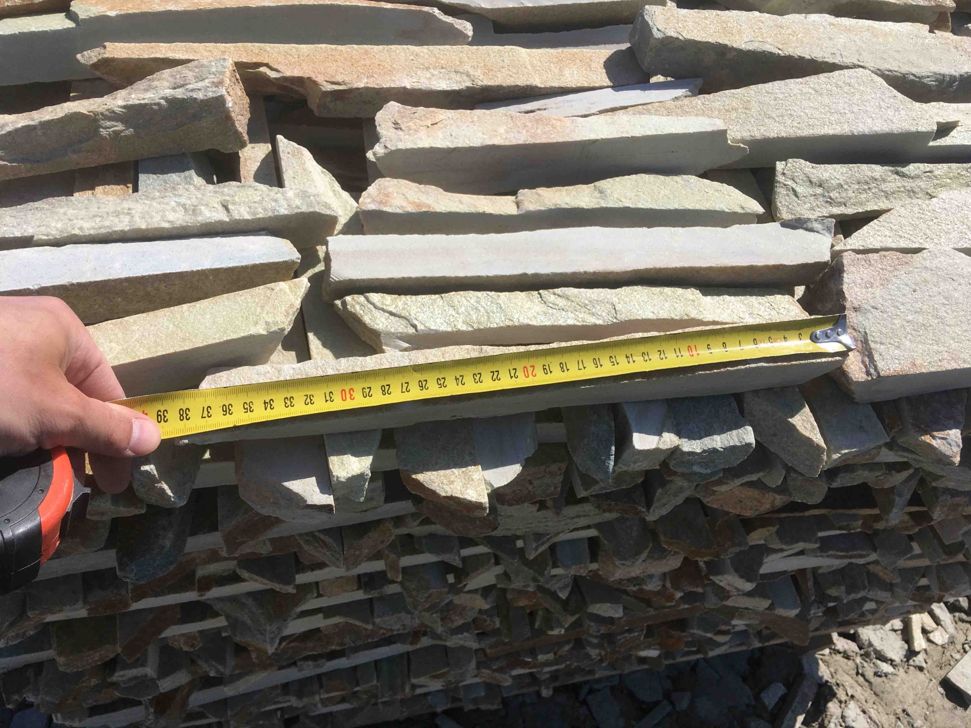 Горбушка златолит золотистый для облицовки купить в Ялуторовске