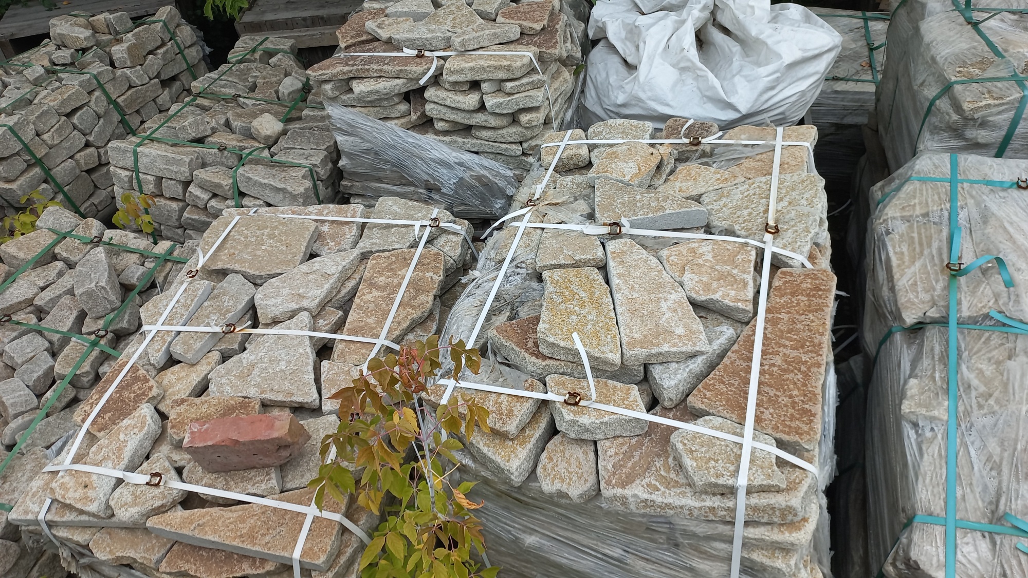 Плитняк гранитный галтованный купить в Ялуторовске