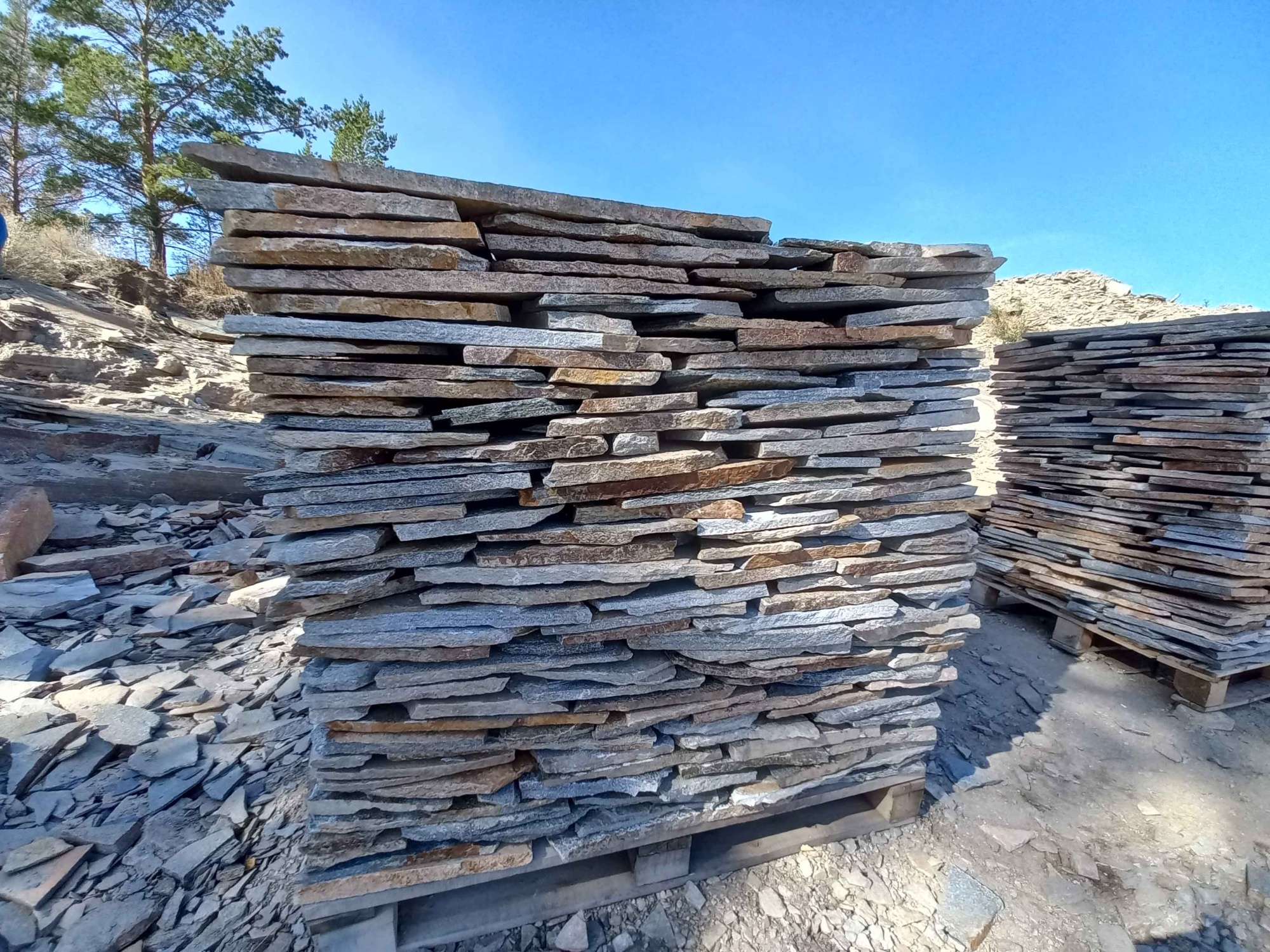 Плитняк златолит серебристый для фасада купить в Ялуторовске