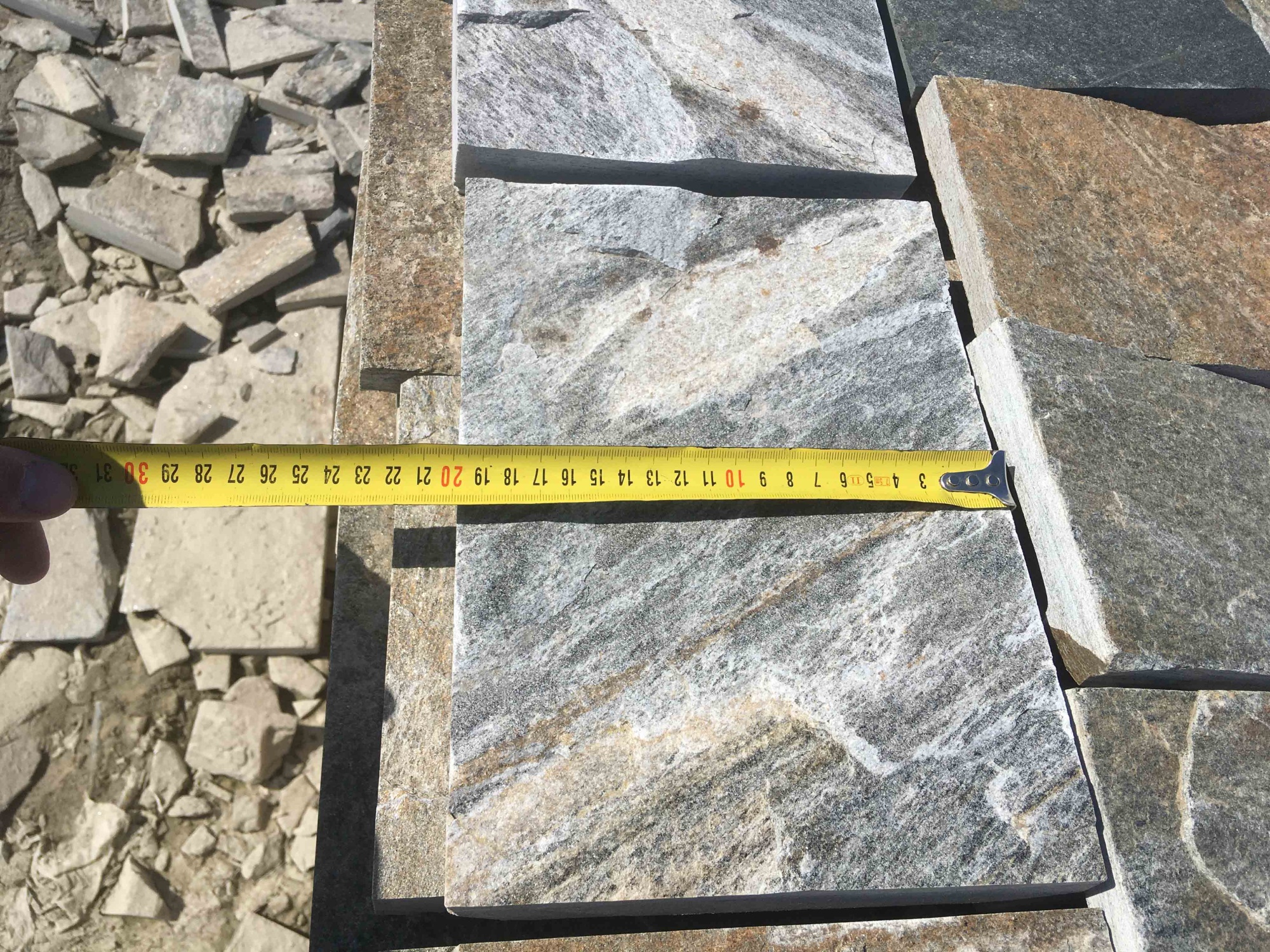 Плитка пилёная златолит Уральский для цоколя, отмостки купить в Ялуторовске