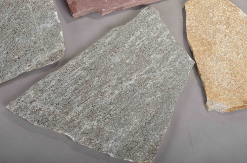 Плитняк златолит Уральский для цоколя, отмостки купить в Ялуторовске