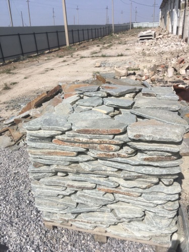 Златолит серебристый галтованный для лестниц купить в Ялуторовске