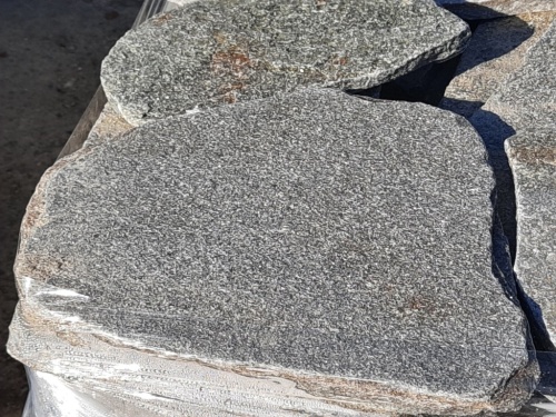 Златолит серебристый галтованный для лестниц купить в Ялуторовске