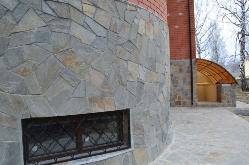 Плитняк златолит Уральский для цоколя, отмостки купить в Ялуторовске